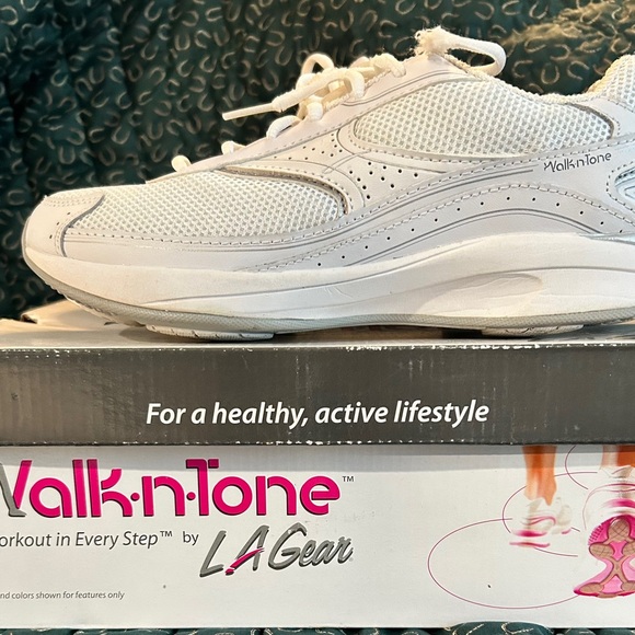 L A Gear Shoes - Women's White Walk-n-Tone Sneakers. 9.5 M
